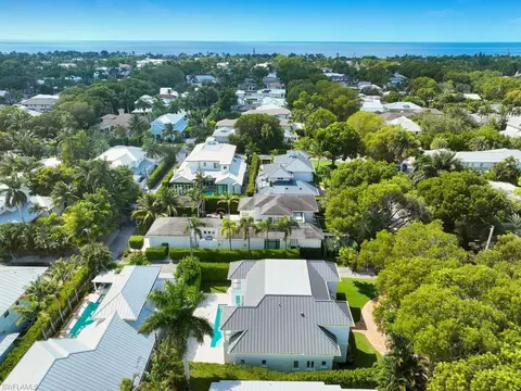 View/Area - 570 2nd Ave N, Naples, FL 34102 photo 3 of 3