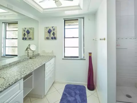 Bath - 415 10th Ave S #7, Naples, FL 34102 photo 1 of 2