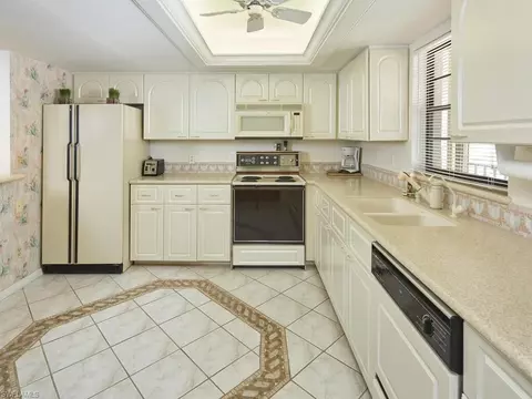 Kitchen - 415 10th Ave S #7, Naples, FL 34102 photo 1 of 2