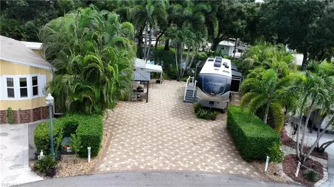 5651 Maplewood Ct, Fort Myers, FL 33905