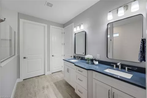 Bath - 9583 Curlew Dr, Naples, FL 34120 photo 1 of 4