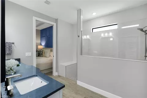 Bath - 9583 Curlew Dr, Naples, FL 34120 photo 2 of 4