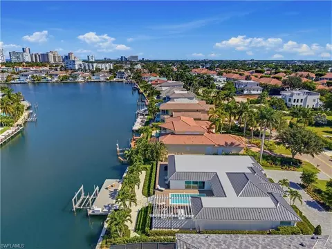 View/Area - 3737 Crayton Rd, Naples, FL 34103 photo 3 of 5