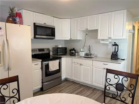 Kitchen - 152 Cape Sable Dr, Naples, FL 34104 photo 2 of 2
