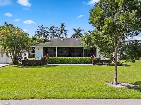 Exterior - 560 9th Ave S, Naples, FL 34102 photo 4 of 15