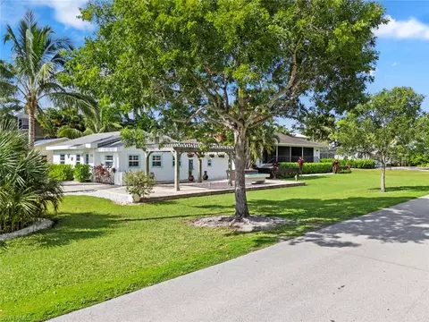 Exterior - 560 9th Ave S, Naples, FL 34102 photo 13 of 15
