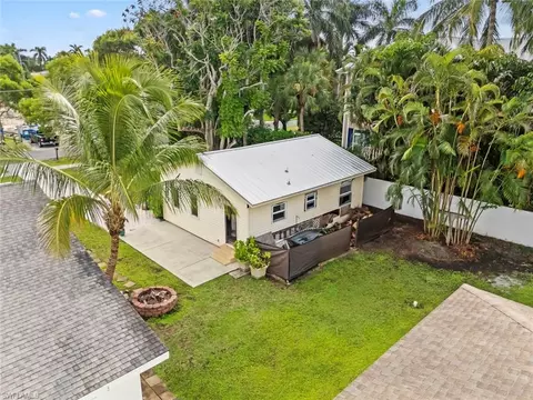 Exterior - 560 9th Ave S, Naples, FL 34102 photo 7 of 15