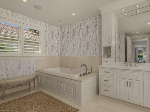 Bath - 580 15th Ave S, Naples, FL 34102 photo 3 of 7