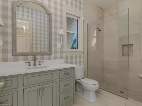Bath - 580 15th Ave S, Naples, FL 34102 photo 6 of 7
