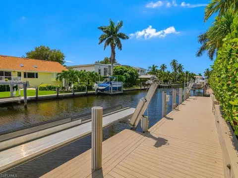 Exterior - 580 15th Ave S, Naples, FL 34102 photo 14 of 15