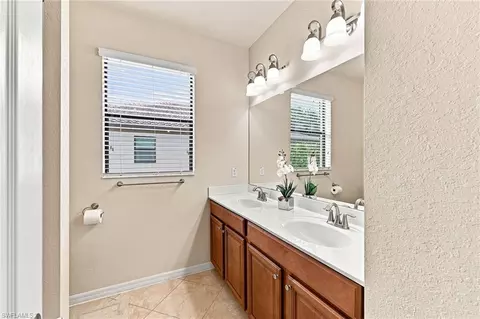 Bath - 3817 Ruby Way, Naples, FL 34114 photo 4 of 4
