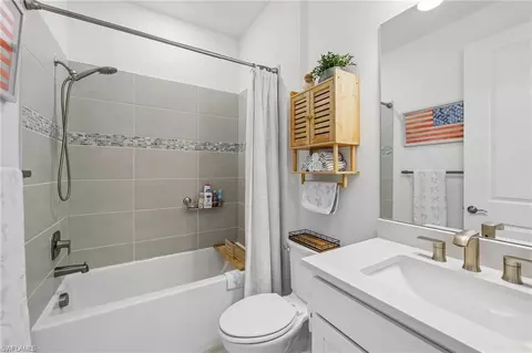Bath - 18421 Ridgeline Dr, Estero, FL 33928 photo 3 of 3