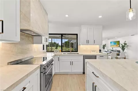 Kitchen - 2353 Abbey Ct, Naples, FL 34112 photo 4 of 8
