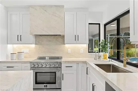 Kitchen - 2353 Abbey Ct, Naples, FL 34112 photo 7 of 8