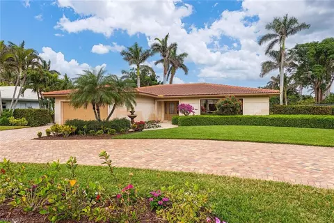 717 Park Shore Dr, Naples, FL 34103
