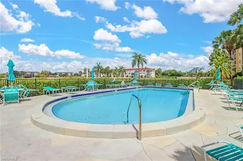5 High Point Cir W #211, Naples, FL 34103