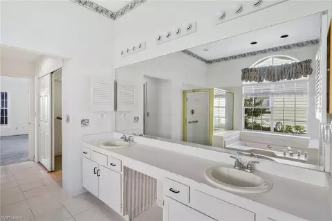 Bath - 6522 Ilex Cir, Naples, FL 34109 photo 2 of 3