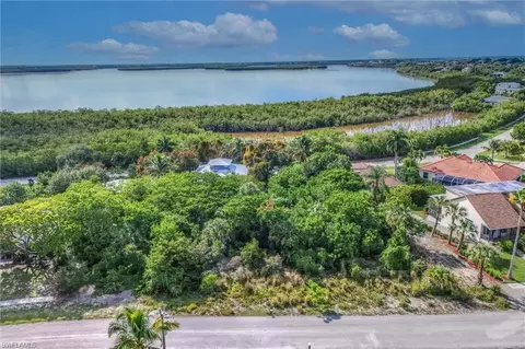 1813 Dogwood Dr, Marco Island, FL 34145
