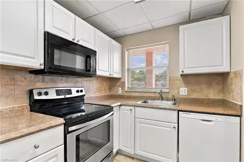 Kitchen - 170 Turtle Lake Ct #109, Naples, FL 34105 photo 2 of 3