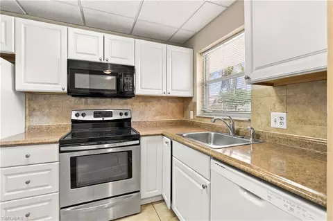 Kitchen - 170 Turtle Lake Ct #109, Naples, FL 34105 photo 1 of 3