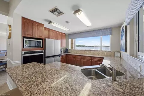 Kitchen - 1899 Piccadilly Circus, Naples, FL 34112 photo 4 of 4