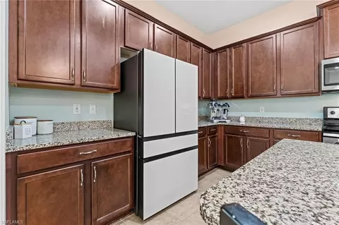 Kitchen - 3624 Pilot Cir, Naples, FL 34120 photo 3 of 6