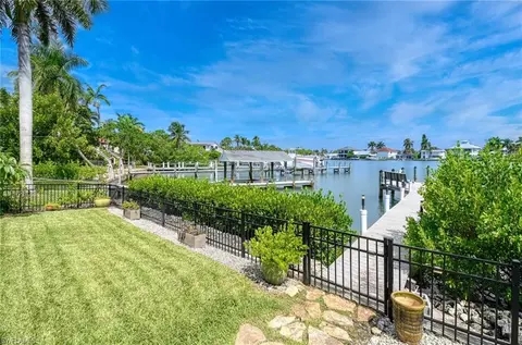 Exterior - 9 Pelican St E, Naples, FL 34113 photo 2 of 6