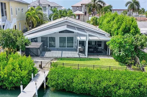 Exterior - 9 Pelican St E, Naples, FL 34113 photo 5 of 6