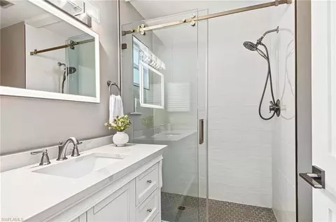 Bath - 9 Pelican St E, Naples, FL 34113 photo 1 of 3