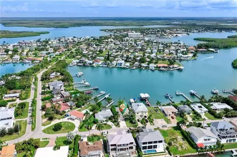 View/Area - 9 Pelican St E, Naples, FL 34113 photo 4 of 7