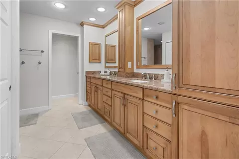 Bath - 807 Rue Deville #2.11, Naples, FL 34108 photo 1 of 4