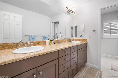 Bath - 807 Rue Deville #2.11, Naples, FL 34108 photo 4 of 4