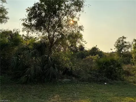 5207 29th St SW, Lehigh Acres, FL 33973