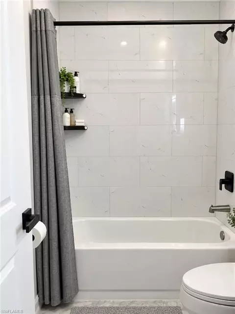 Bath - 2982 2nd St NE, Naples, FL 34120 photo 4 of 5