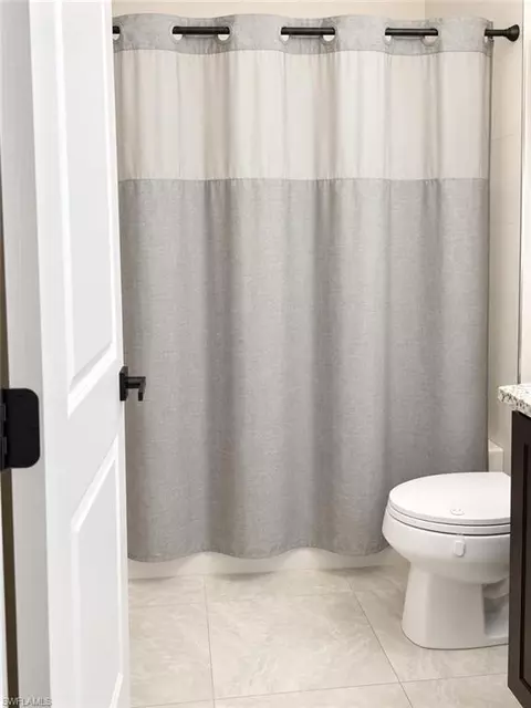 Bath - 2982 2nd St NE, Naples, FL 34120 photo 3 of 5