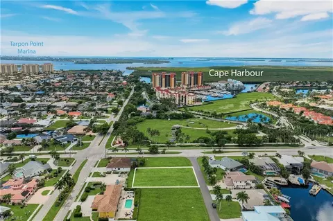 5425 SW 16th Pl, Cape Coral, FL 33914