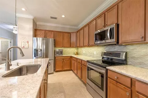 Kitchen - 14510 Lanier Ct, Naples, FL 34114 photo 2 of 3