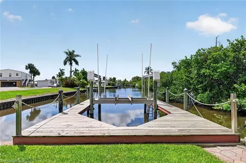 17520 Azalea Ln, Fort Myers Beach, FL 33931