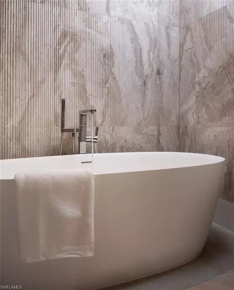Bath - 125 One Naples Way #401, Naples, FL 34108 photo 2 of 7