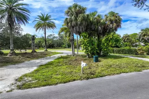 182 Cocohatchee Blvd, Naples, FL 34110 photo 9