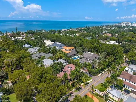 View/Area - 131 3rd St N, Naples, FL 34102 photo 2 of 5