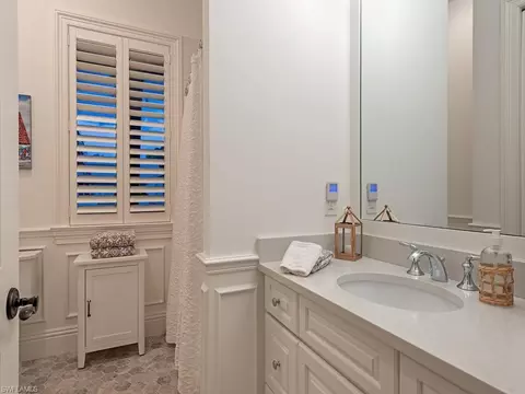 Bath - 131 3rd St N, Naples, FL 34102 photo 5 of 5
