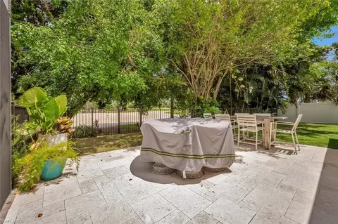Exterior - 200 Burning Tree Dr, Naples, FL 34105 photo 8 of 11