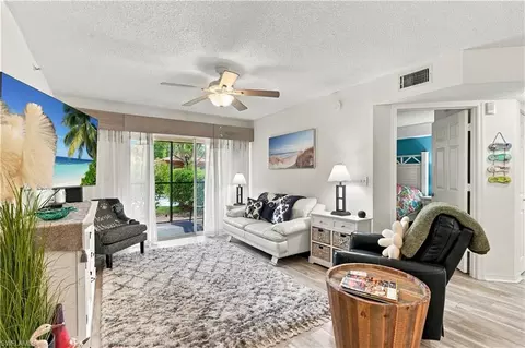 8960 Colonnades Ct E #915, Bonita Springs, FL 34135