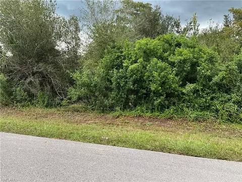 261 2nd St NE, Naples, FL 34120 photo 3