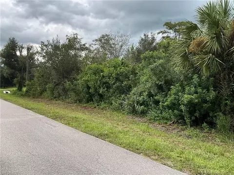 261 2nd St NE, Naples, FL 34120 photo 8
