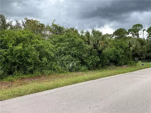 261 2nd St NE, Naples, FL 34120 photo 6