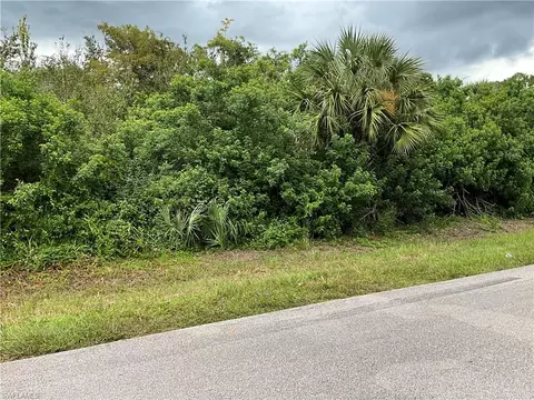 261 2nd St NE, Naples, FL 34120 photo 2