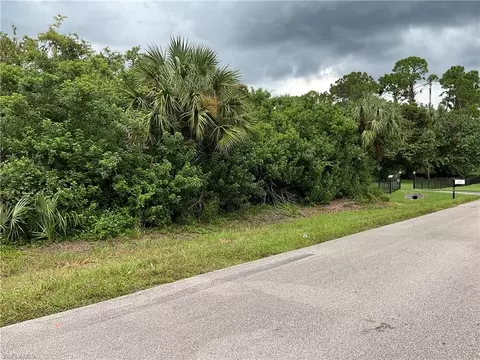 261 2nd St NE, Naples, FL 34120 photo 4