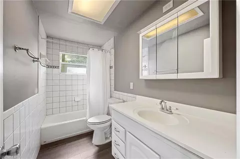 Bath - 4656 Capri Dr, Naples, FL 34103 photo 3 of 3
